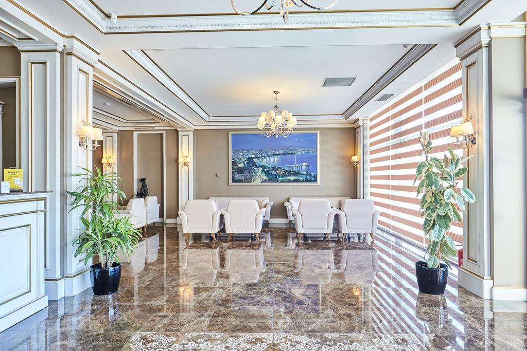 Boulevard Side Hotel room 2