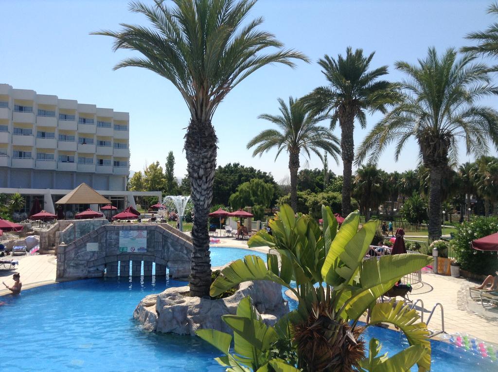 Crown Resorts Horizon Hotel room 2