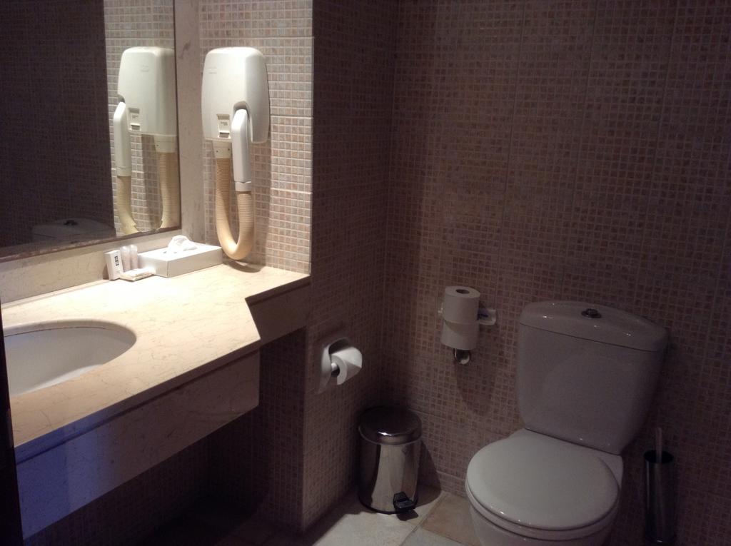 Crown Resorts Horizon Hotel room 6