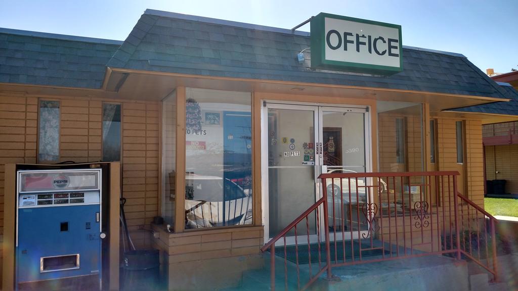 Essex House Motel room 1