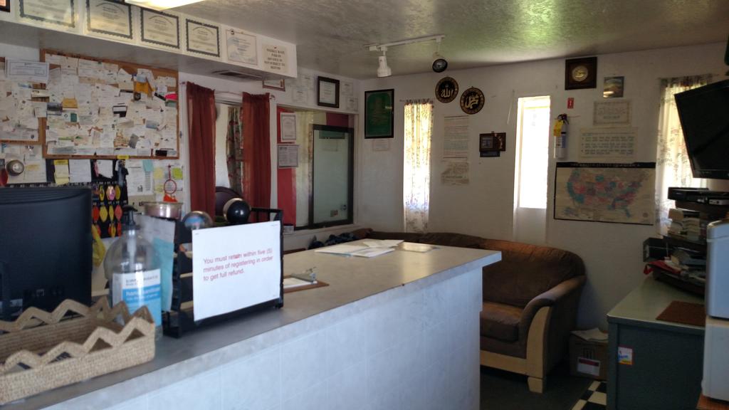 Essex House Motel room 2