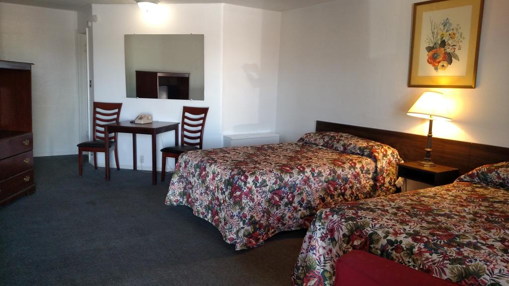 Essex House Motel room 3