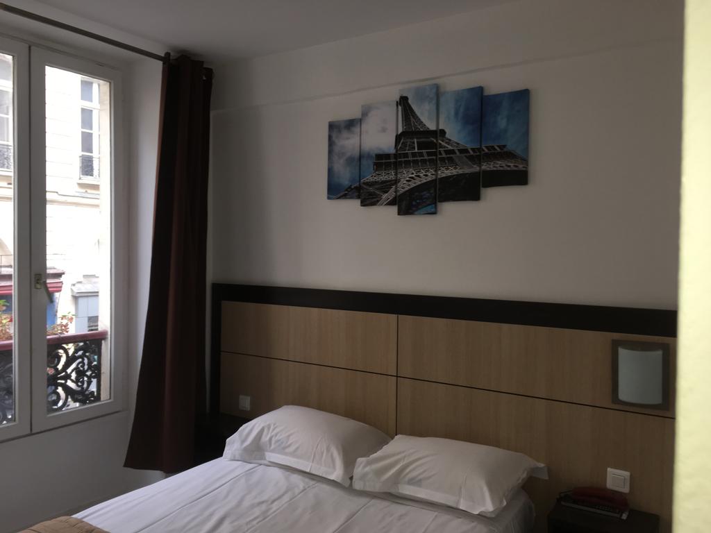 Hôtel De Bordeaux room 3