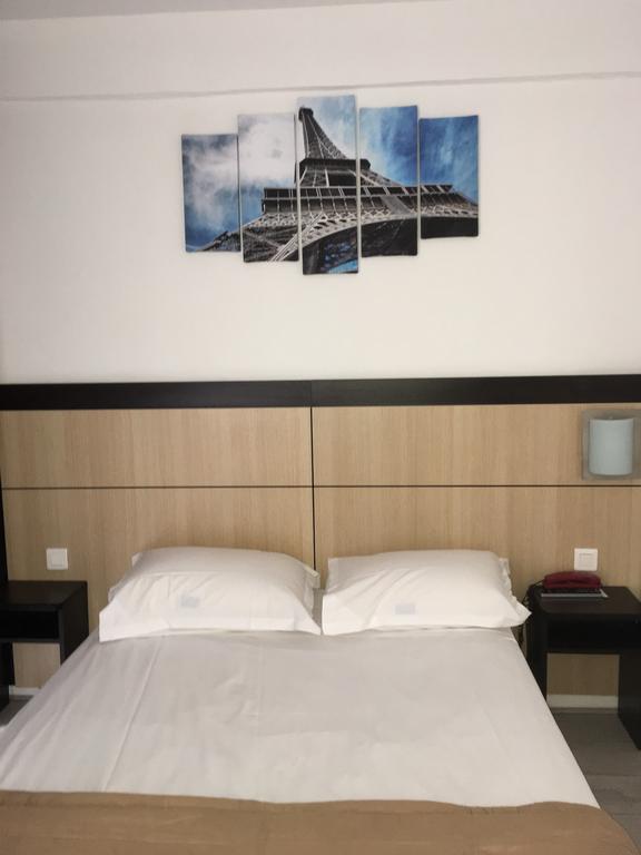 Hôtel De Bordeaux room 4