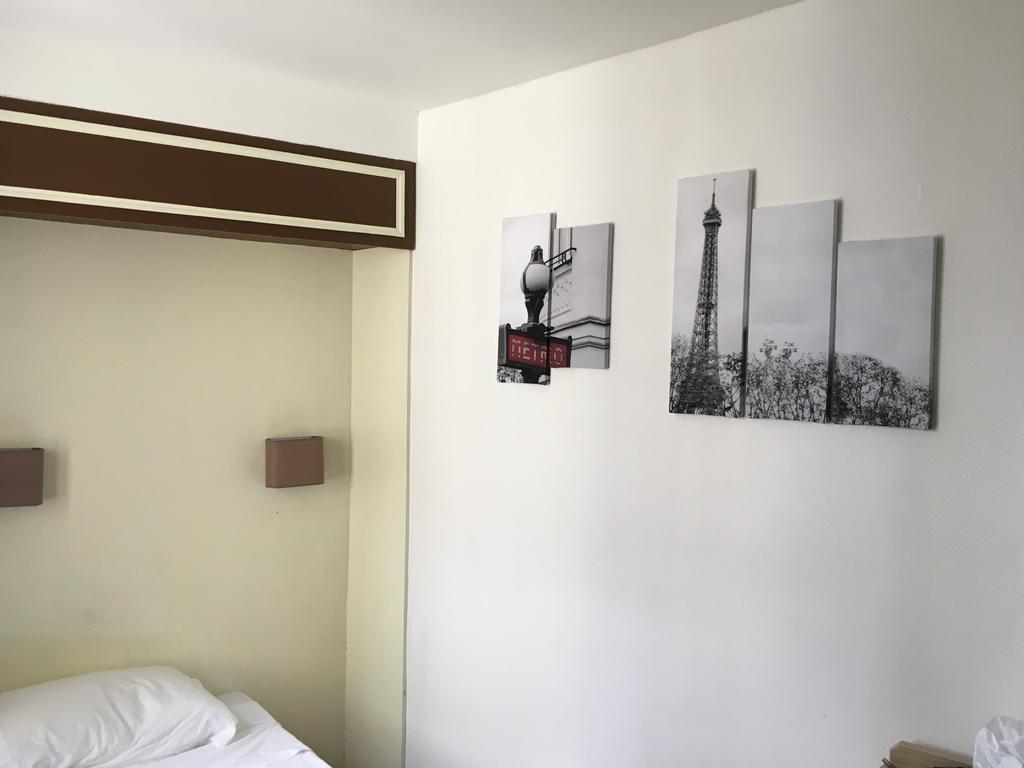 Hôtel De Bordeaux room 5