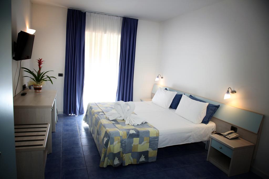 Pizzo Calabro Resort room 1