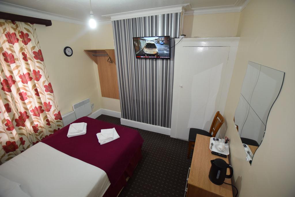 Woodlands Lodge room 6